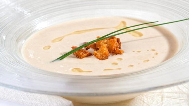 Ajoblanco de Almendras: ¡Deliciosamente Batido!